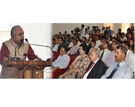 The Governor of Arunachal Pradesh, Lt. Gen. (Retd.) Nirbhay Sharma addressing in the closing session of the two-day seminar Voices from Arunachal at Rajiv Gandhi University, Rono Hills, Arunachal Pradesh on 26th March 2015